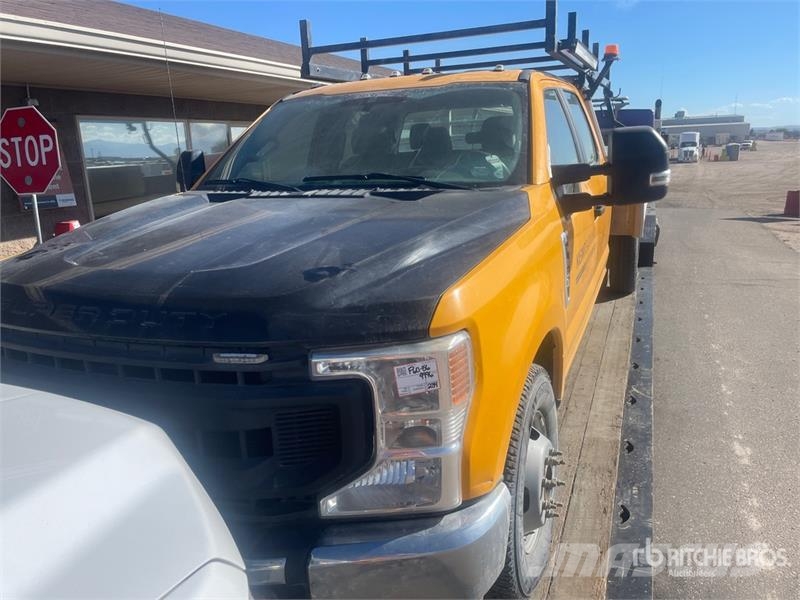 Ford F-350 4x2 Crew Cab Utility Truck Prekucniki