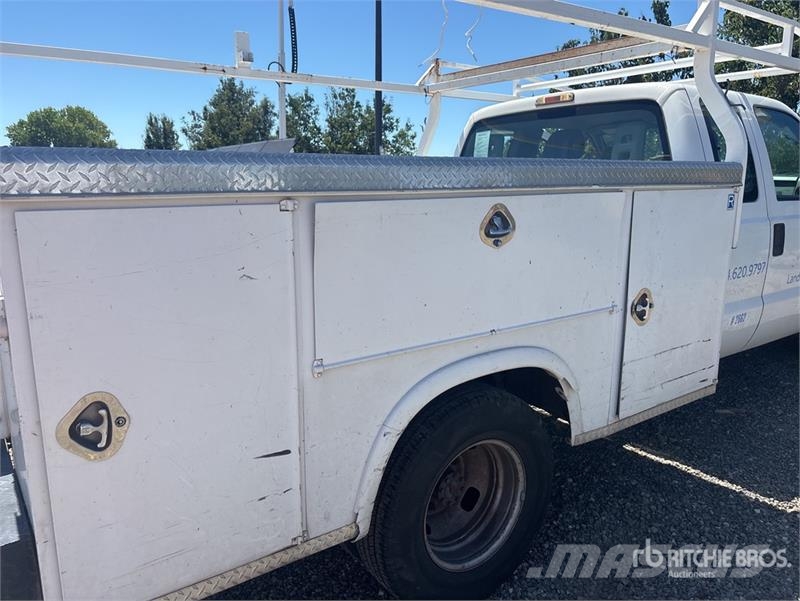 Ford F-350 4x2 Extended Cab Utility Truck Caja abierta/laterales abatibles