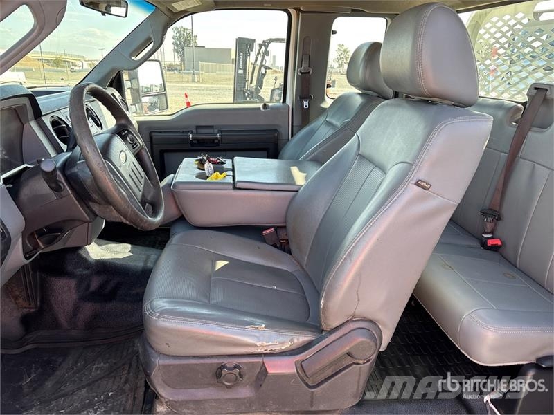 Ford F-350 4x2 Extended Cab Utility Truck Vieglais kravas automobilis/izkraušana no sāniem