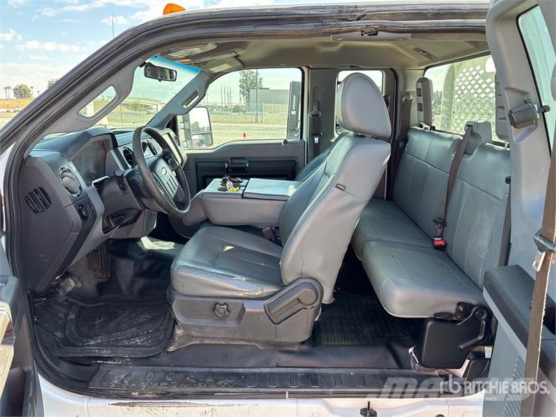 Ford F-350 4x2 Extended Cab Utility Truck Vieglais kravas automobilis/izkraušana no sāniem