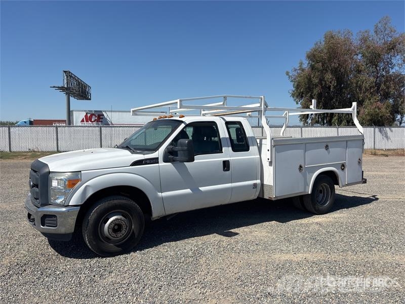 Ford F-350 4x2 Extended Cab Utility Truck شاحنات خفيفة/مفصلية الجوانب