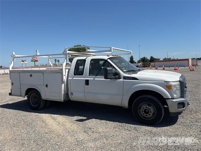 Ford F-350 4x2 Extended Cab Utility Truck شاحنات خفيفة/مفصلية الجوانب