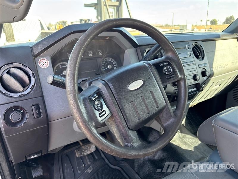 Ford F-350 4x2 Extended Cab Utility Truck Vieglais kravas automobilis/izkraušana no sāniem
