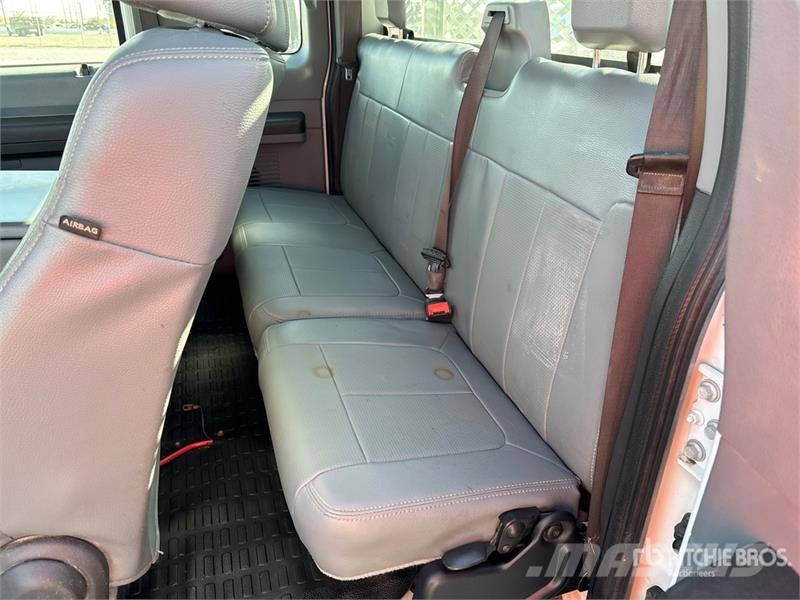 Ford F-350 4x2 Extended Cab Utility Truck Vieglais kravas automobilis/izkraušana no sāniem