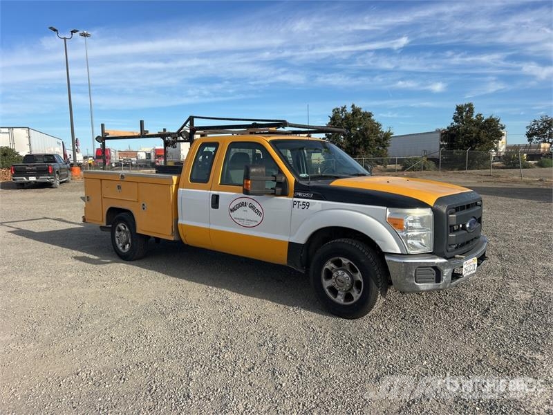 Ford F-350 4x2 Extended Cab Utility Truck Bestelwagens met open laadbak