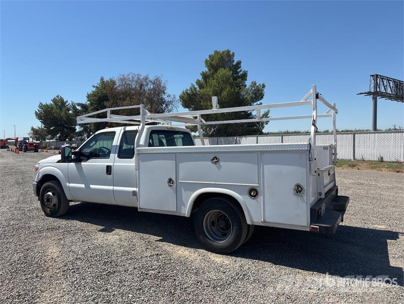 Ford F-350 4x2 Extended Cab Utility Truck شاحنات خفيفة/مفصلية الجوانب
