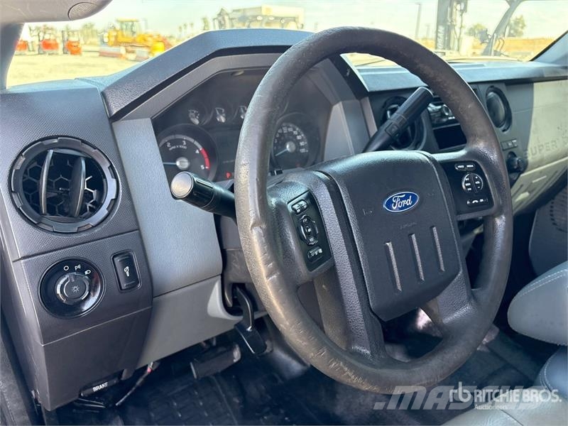 Ford F-350 4x2 Extended Cab Utility Truck 皮卡.傳統半斗卡車/側卸板