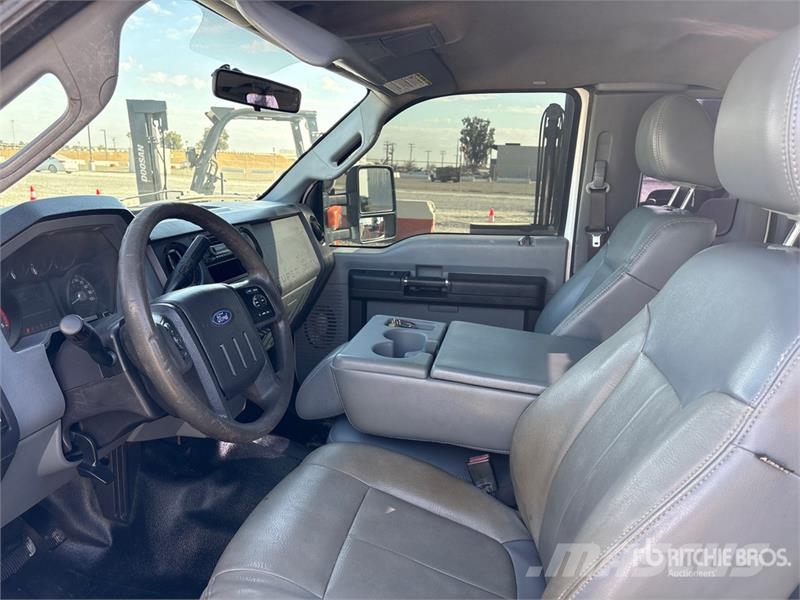 Ford F-350 4x2 Extended Cab Utility Truck 皮卡.傳統半斗卡車/側卸板