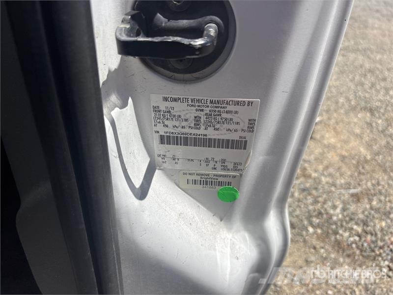 Ford F-350 4x2 Extended Cab Utility Truck Caja abierta/laterales abatibles