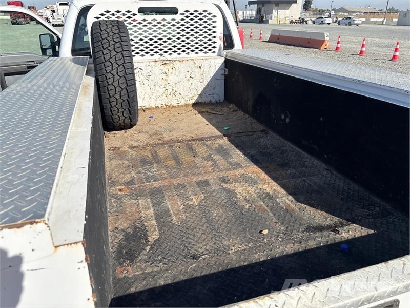 Ford F-350 4x2 Extended Cab Utility Truck Vieglais kravas automobilis/izkraušana no sāniem