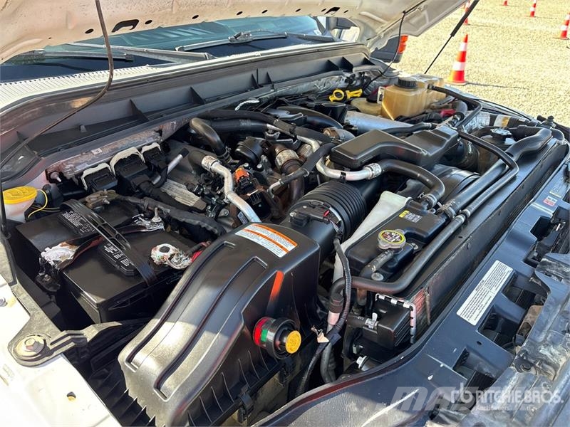 Ford F-350 4x2 Extended Cab Utility Truck Vieglais kravas automobilis/izkraušana no sāniem