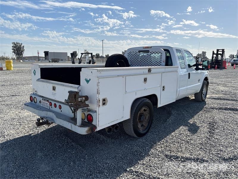 Ford F-350 4x2 Extended Cab Utility Truck Vieglais kravas automobilis/izkraušana no sāniem