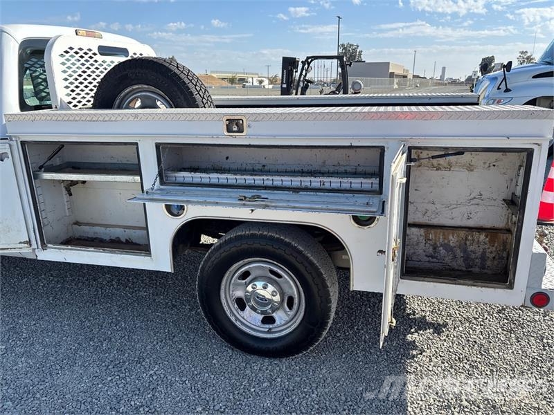 Ford F-350 4x2 Extended Cab Utility Truck Vieglais kravas automobilis/izkraušana no sāniem
