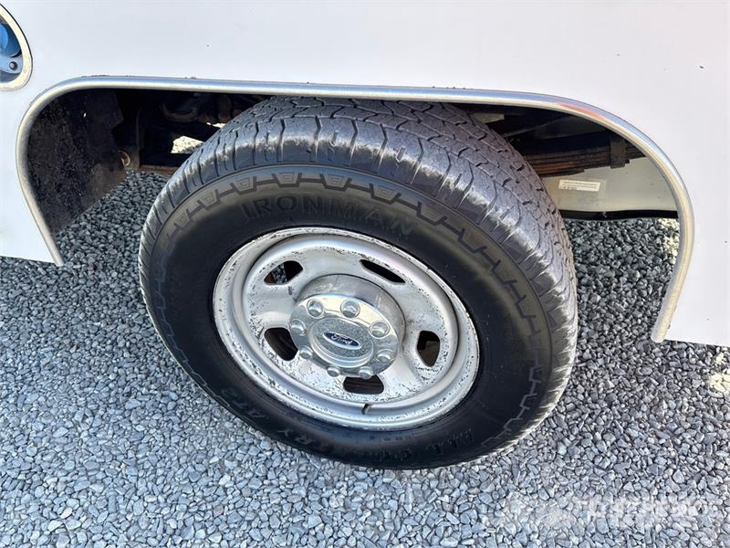 Ford F-350 4x2 Extended Cab Utility Truck Vieglais kravas automobilis/izkraušana no sāniem
