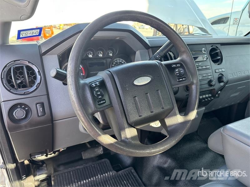 Ford F-350 4x2 Utility Truck Vieglais kravas automobilis/izkraušana no sāniem