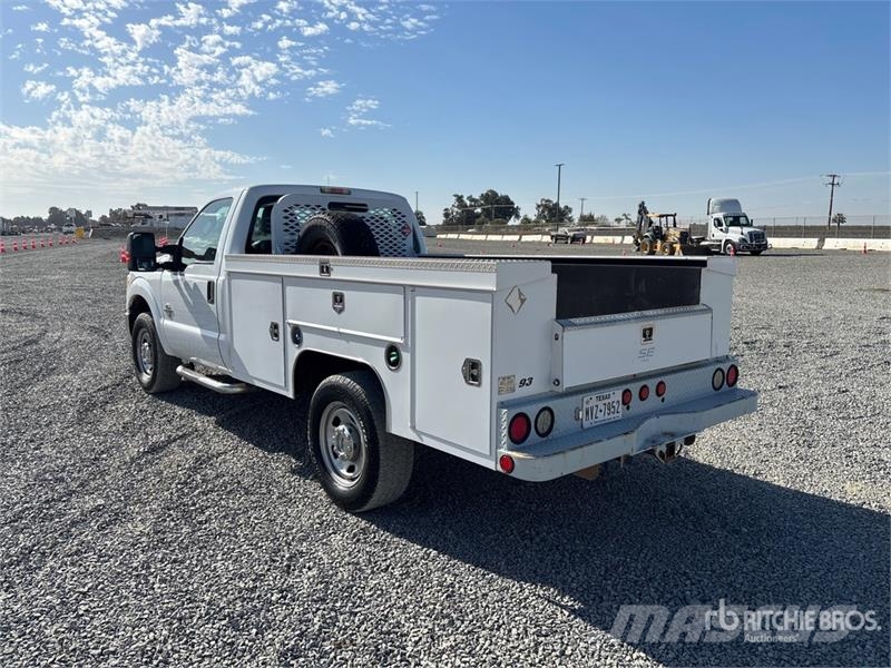 Ford F-350 4x2 Utility Truck Vieglais kravas automobilis/izkraušana no sāniem
