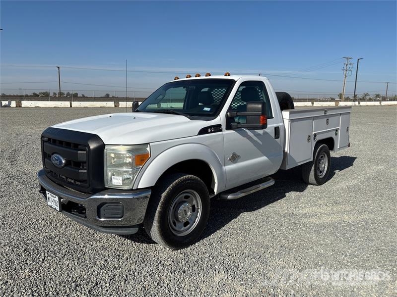 Ford F-350 4x2 Utility Truck Vieglais kravas automobilis/izkraušana no sāniem