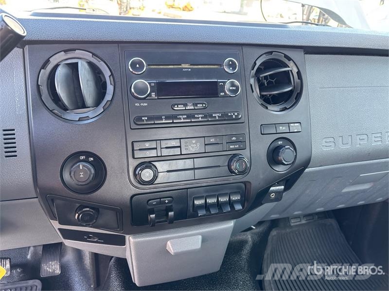 Ford F-350 4x2 Utility Truck Vieglais kravas automobilis/izkraušana no sāniem