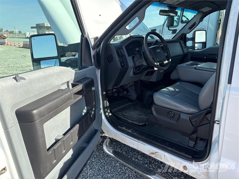 Ford F-350 4x2 Utility Truck Vieglais kravas automobilis/izkraušana no sāniem