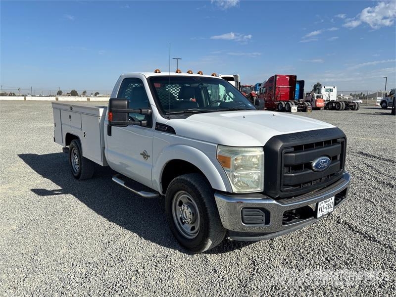 Ford F-350 4x2 Utility Truck Vieglais kravas automobilis/izkraušana no sāniem