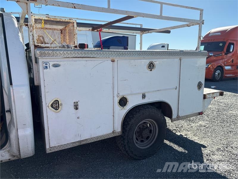 Ford F-350 4x2 Utility Truck Пікапи / Бічне розвантаження