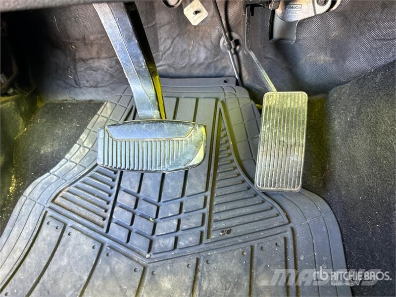 Ford F-350 4x4 Crew Cab Pickup 其他