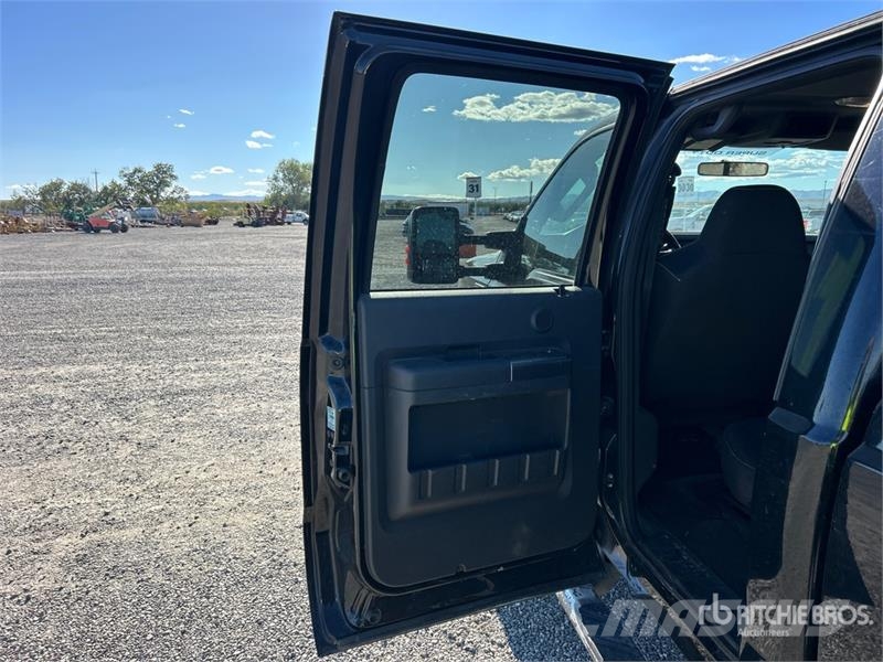 Ford F-350 4x4 Crew Cab Pickup 其他