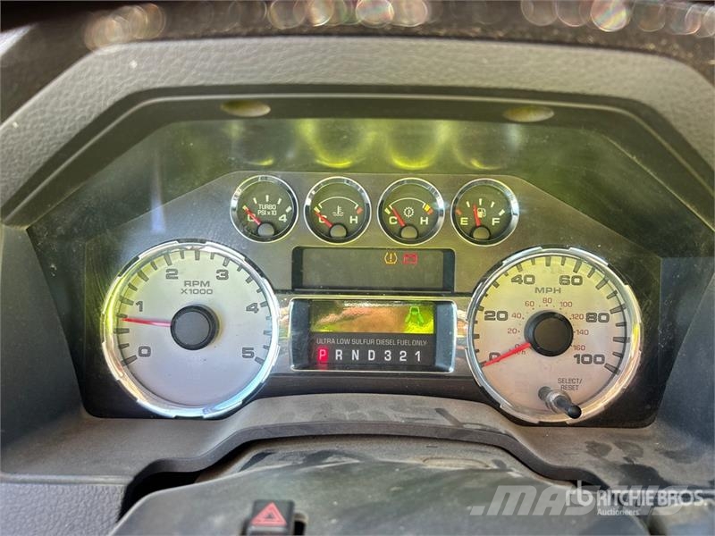 Ford F-350 4x4 Crew Cab Pickup 其他