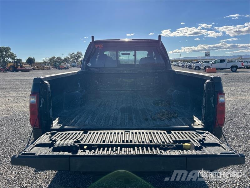 Ford F-350 4x4 Crew Cab Pickup 其他