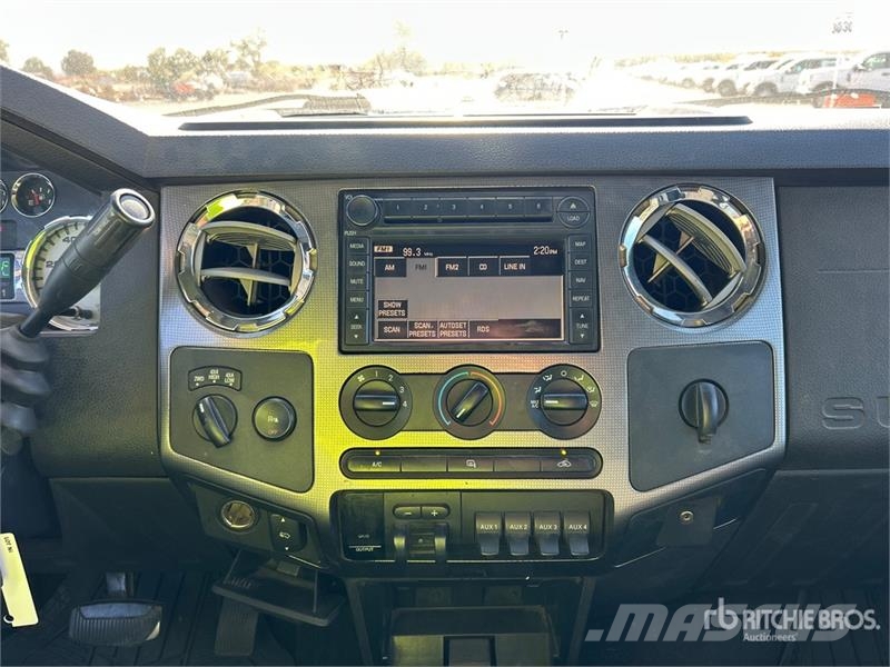 Ford F-350 4x4 Crew Cab Pickup 其他