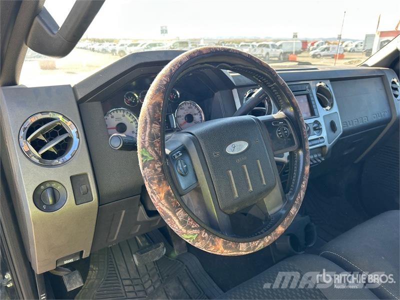 Ford F-350 4x4 Crew Cab Pickup 其他