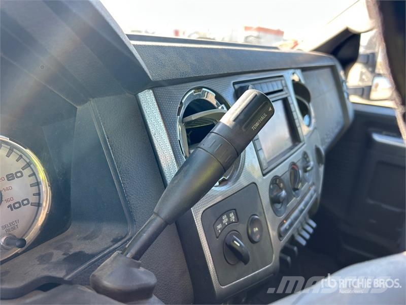 Ford F-350 4x4 Crew Cab Pickup 其他