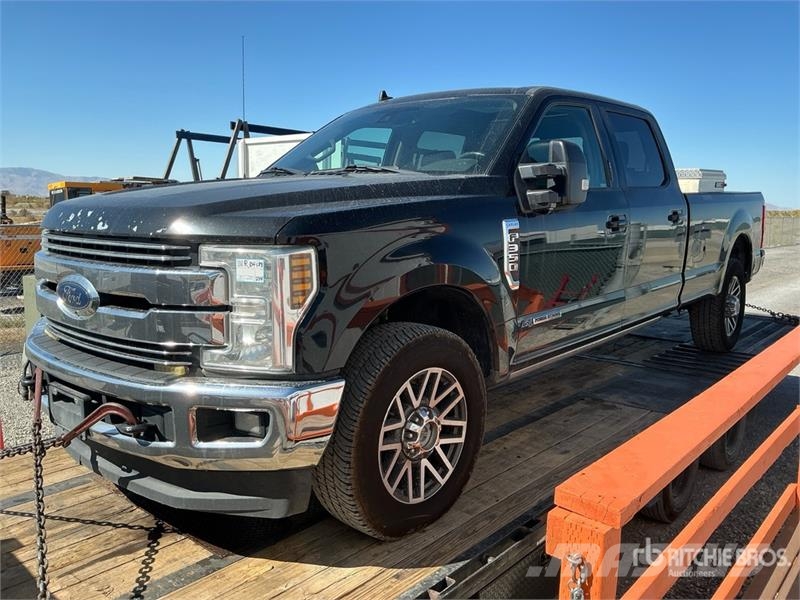 Ford F-350 4x4 Crew Cab Pickup Ostalo