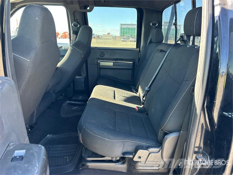 Ford F-350 4x4 Crew Cab Pickup 其他