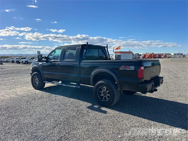 Ford F-350 4x4 Crew Cab Pickup 其他