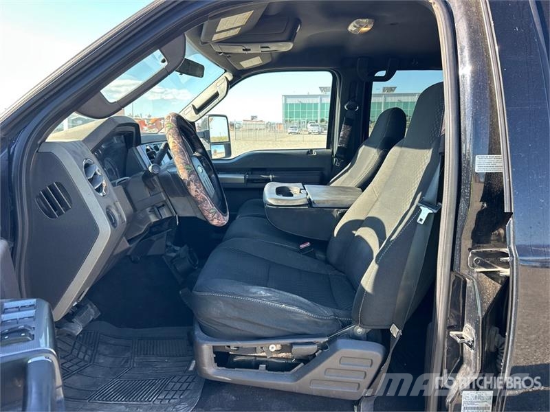 Ford F-350 4x4 Crew Cab Pickup 其他
