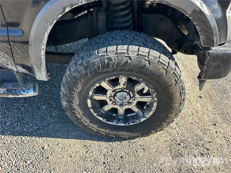 Ford F-350 4x4 Crew Cab Pickup 其他