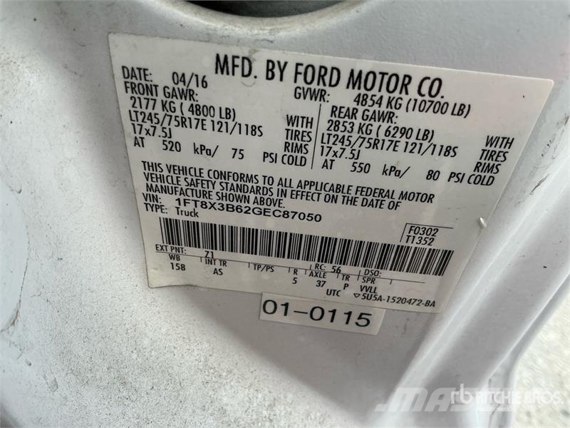 Ford F-350 4x4 Extended Cab Pickup Otros