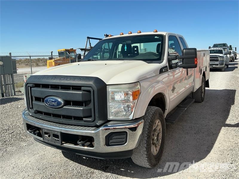 Ford F-350 4x4 Extended Cab Pickup Drugi