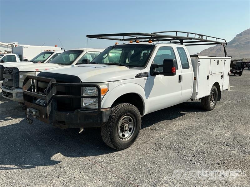 Ford F-350 4x4 Extended Cab Utility Truck (Inoperable) Pick up/Dropside