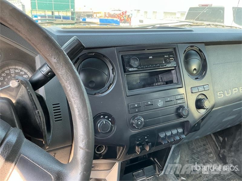 Ford F-350 4x4 Extended Cab Utility Truck (Inoperable) Pick up/Dropside