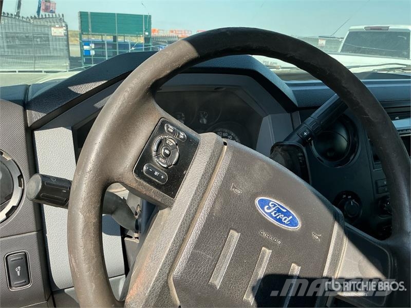 Ford F-350 4x4 Extended Cab Utility Truck (Inoperable) Pick up/Dropside
