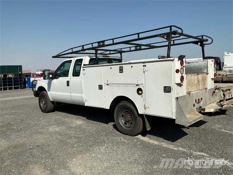 Ford F-350 4x4 Extended Cab Utility Truck (Inoperable) Pick up/Dropside