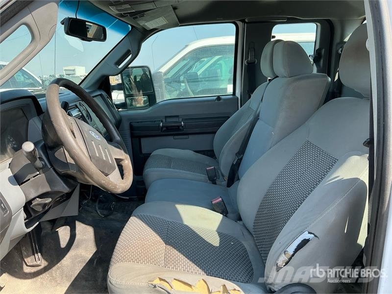 Ford F-350 4x4 Extended Cab Utility Truck (Inoperable) Pick up/Dropside