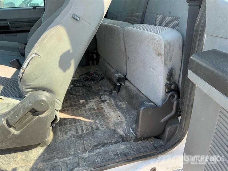 Ford F-350 4x4 Extended Cab Utility Truck (Inoperable) Pick up/Dropside