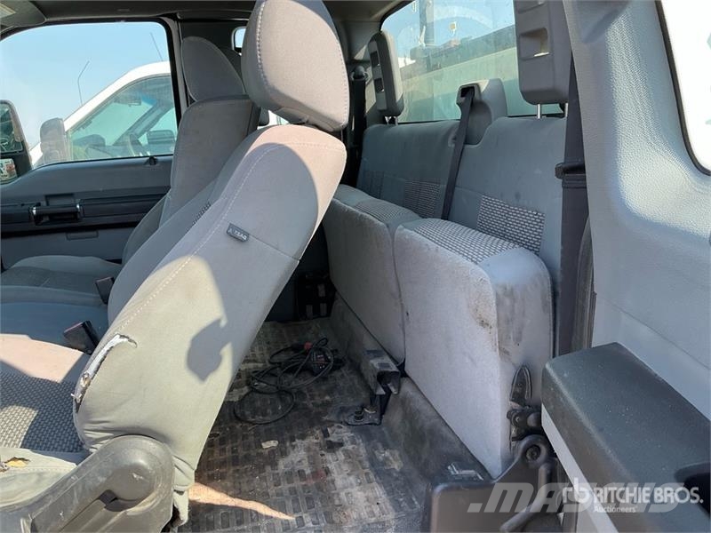 Ford F-350 4x4 Extended Cab Utility Truck (Inoperable) Pick up/Dropside
