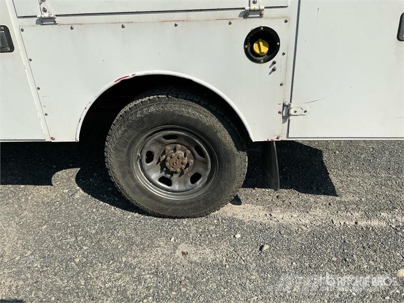Ford F-350 4x4 Extended Cab Utility Truck (Inoperable) Pick up/Dropside