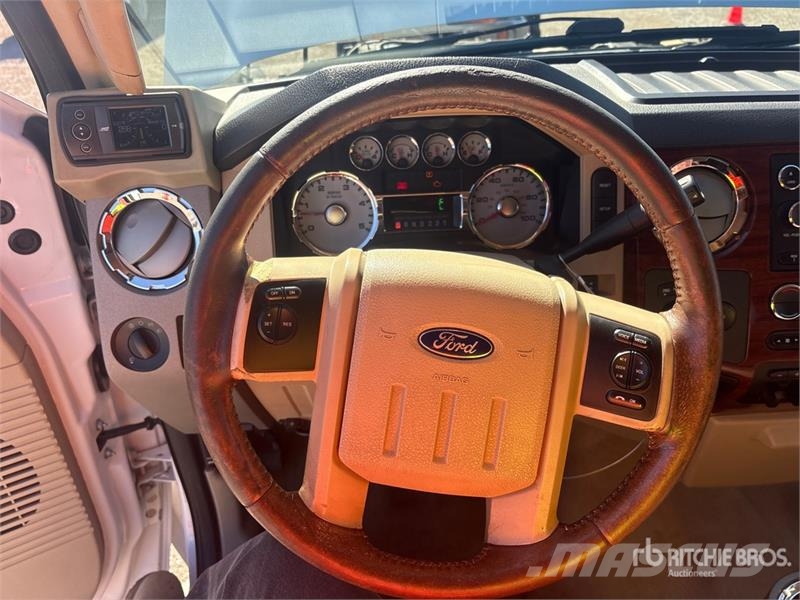 Ford F-350 King Ranch 4x4 Crew Cab Pickup Autre fourgon / utilitaire