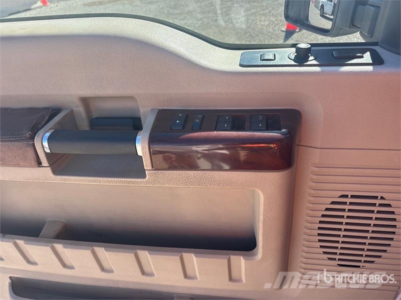 Ford F-350 King Ranch 4x4 Crew Cab Pickup Autre fourgon / utilitaire