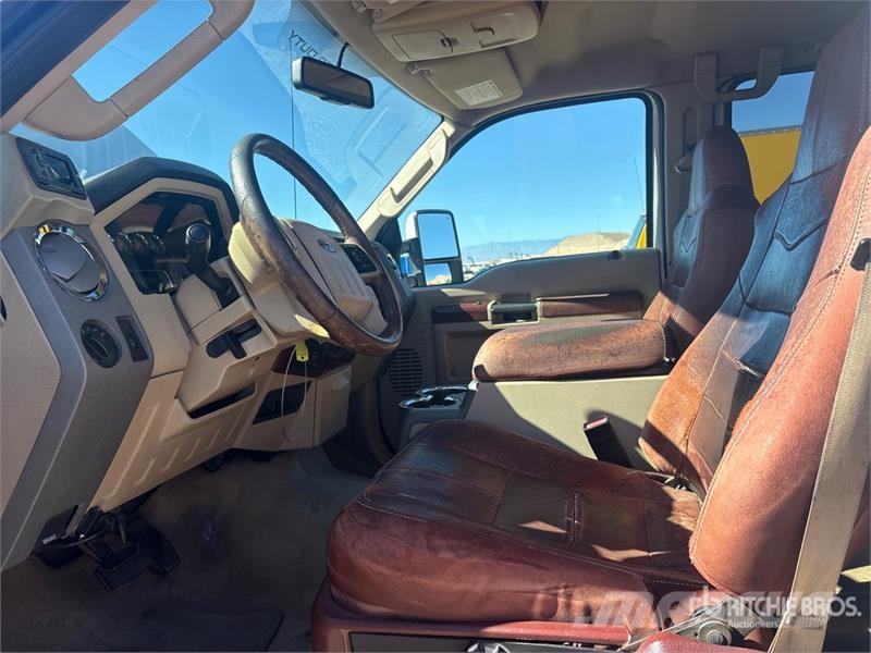 Ford F-350 King Ranch 4x4 Crew Cab Pickup Autre fourgon / utilitaire